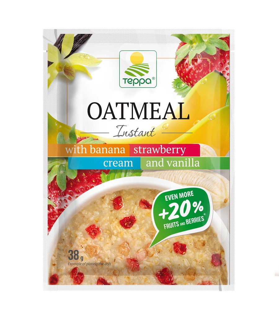 Instant oatmeal porridge with banana, strawberry and cream